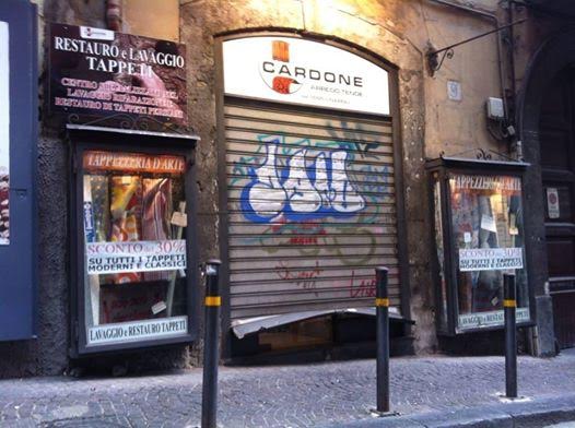 Napoli, allarme criminalità estiva: commercianti sotto tiro