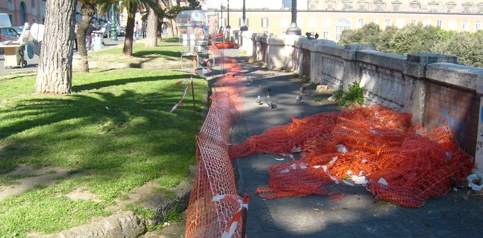 Degrado in pieno centro, la Napoli attiva insorge su FB