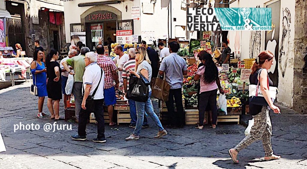 Pignasecca, “Basta” bancarelle abusive e sosta selvaggia