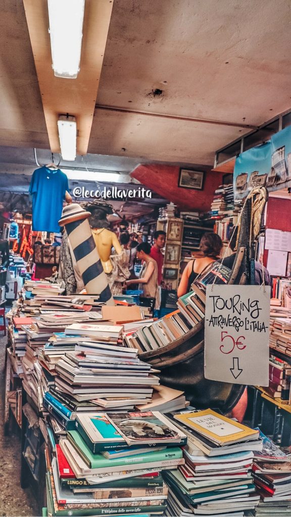 libreria acqua alta a venezia