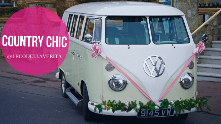 arrivo in chiesa della sposa su wedding bus