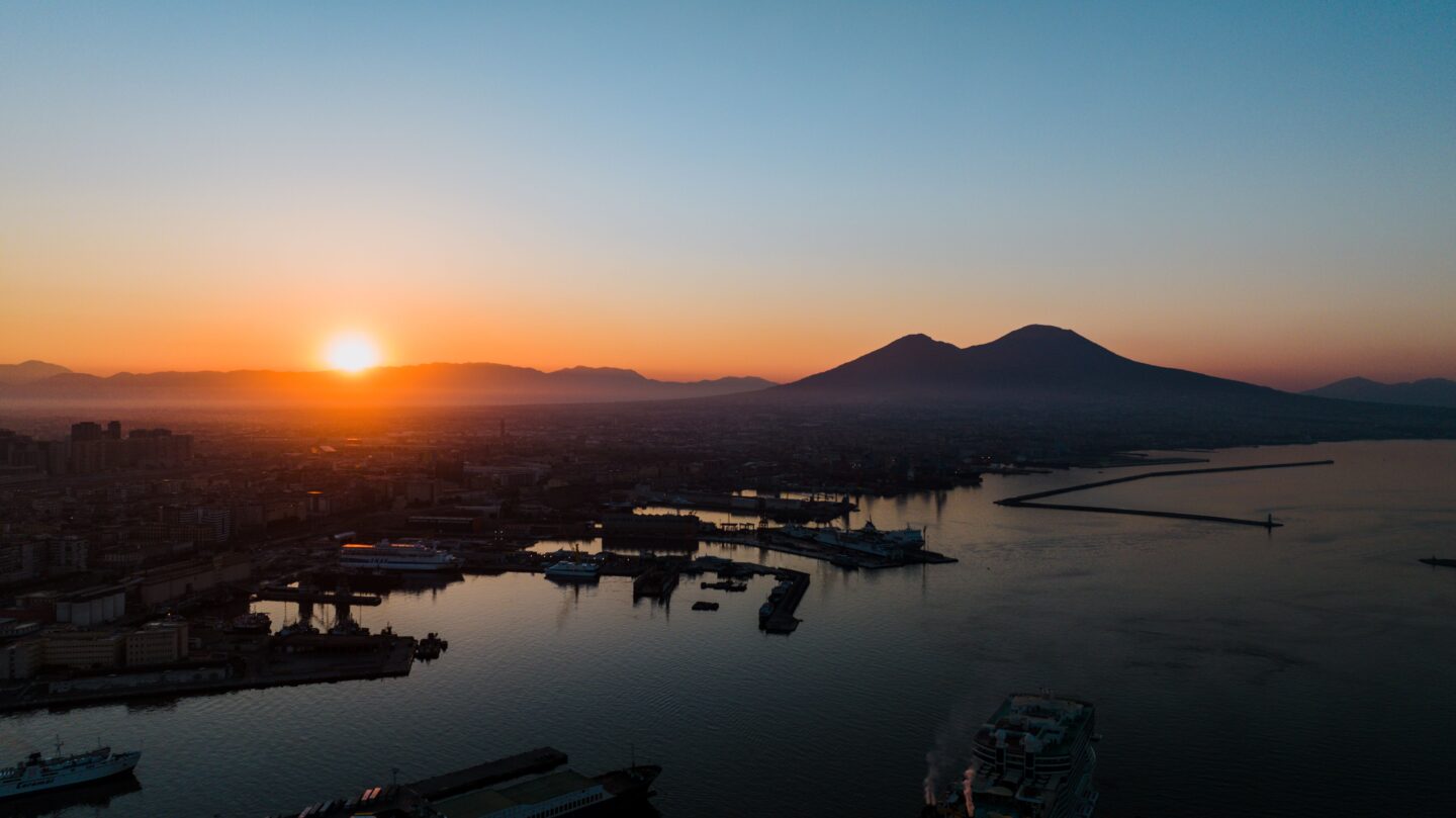 Napoli all'alba del mattino